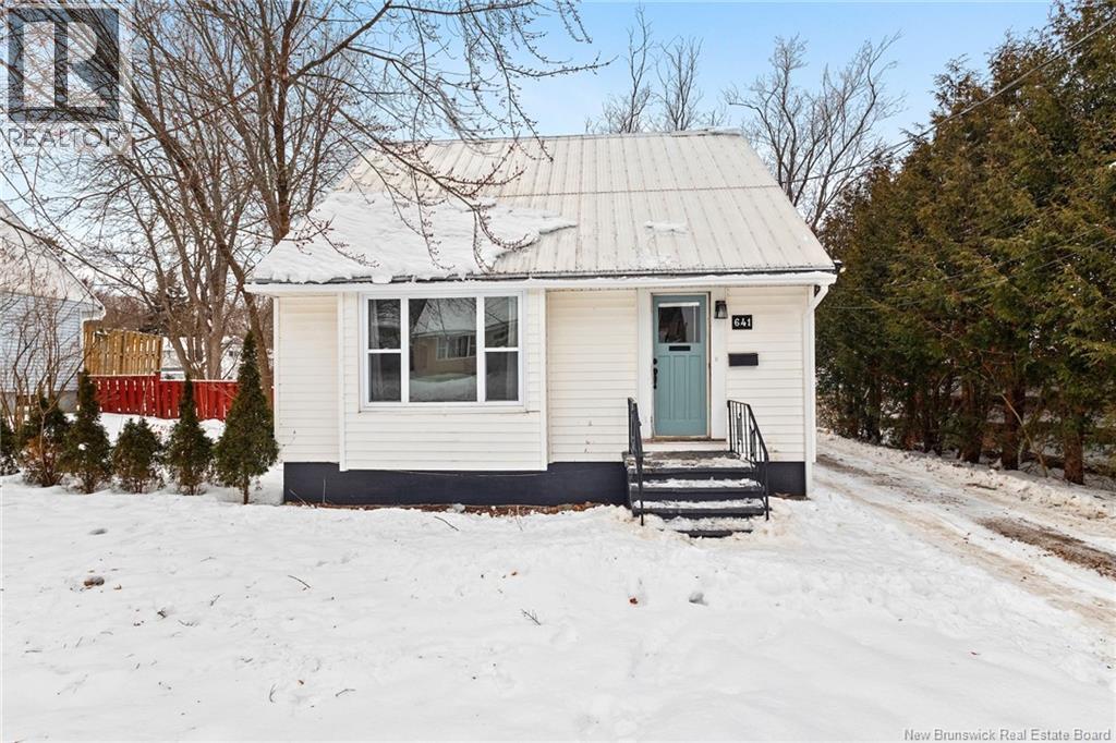 641 Reid Street, Fredericton, New Brunswick  E2J 2C3 - Photo 1 - NB131322