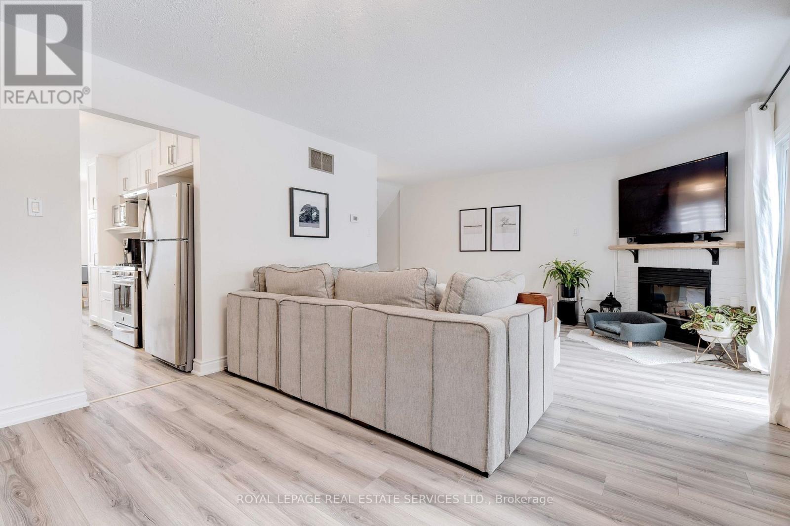 213 - 2110 Cleaver Avenue, Burlington, Ontario L7M 3Z3 - Photo 13 - W12639072