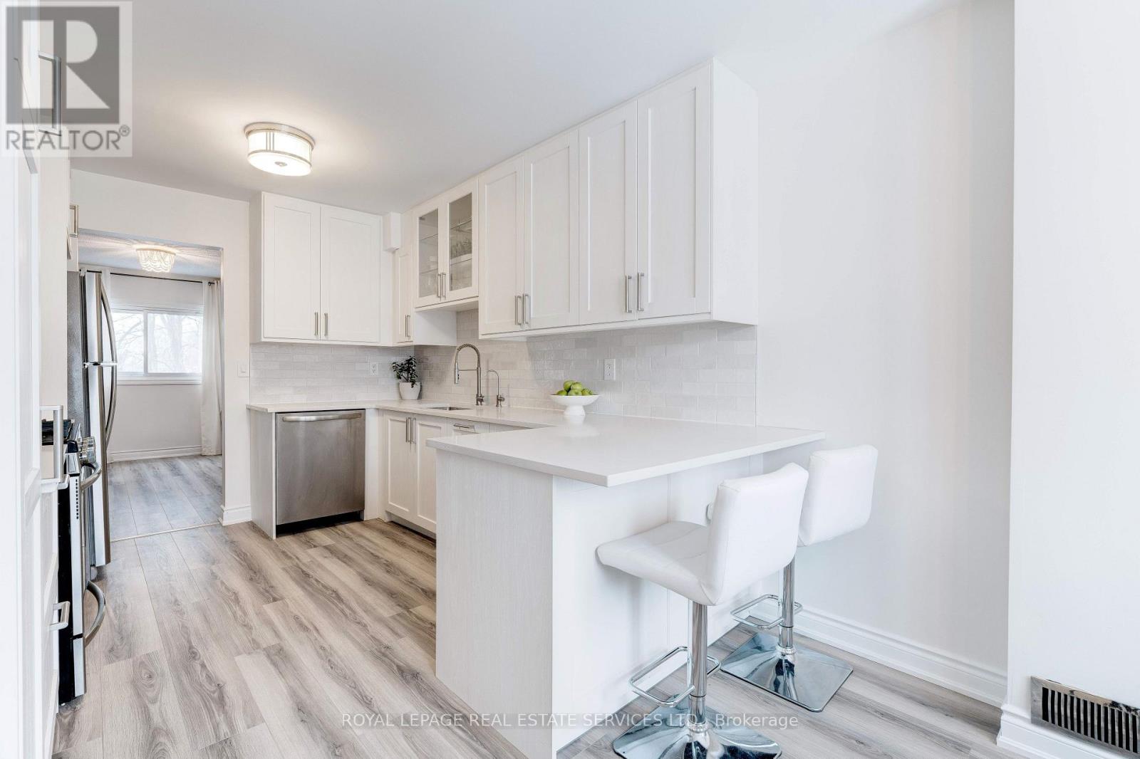 213 - 2110 Cleaver Avenue, Burlington, Ontario L7M 3Z3 - Photo 3 - W12639072