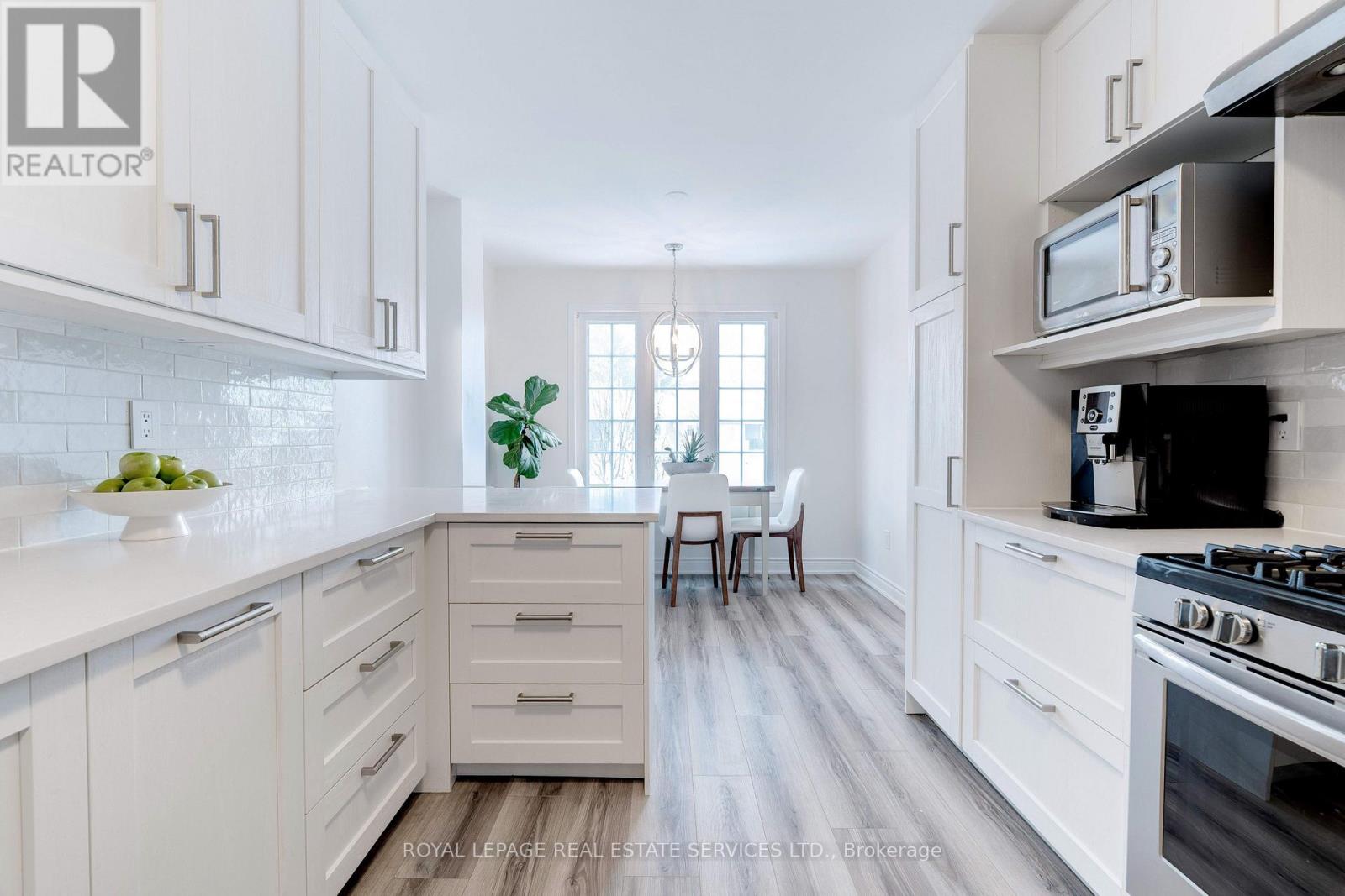 213 - 2110 Cleaver Avenue, Burlington, Ontario L7M 3Z3 - Photo 4 - W12639072