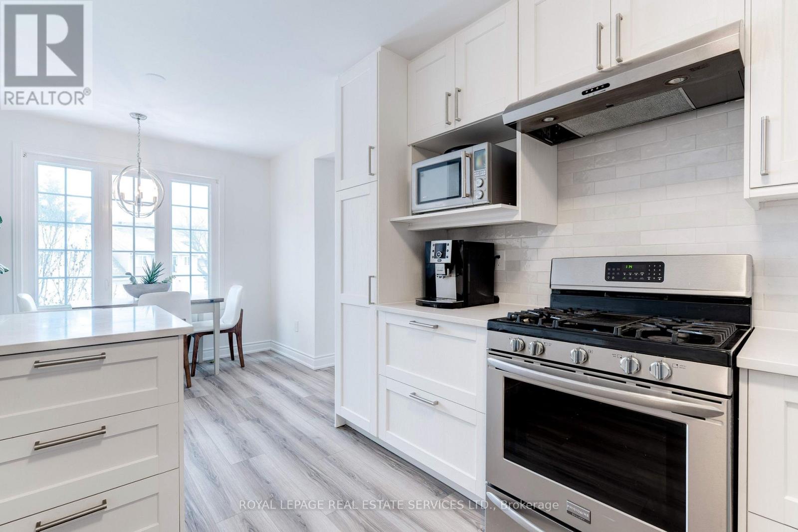 213 - 2110 Cleaver Avenue, Burlington, Ontario L7M 3Z3 - Photo 5 - W12639072