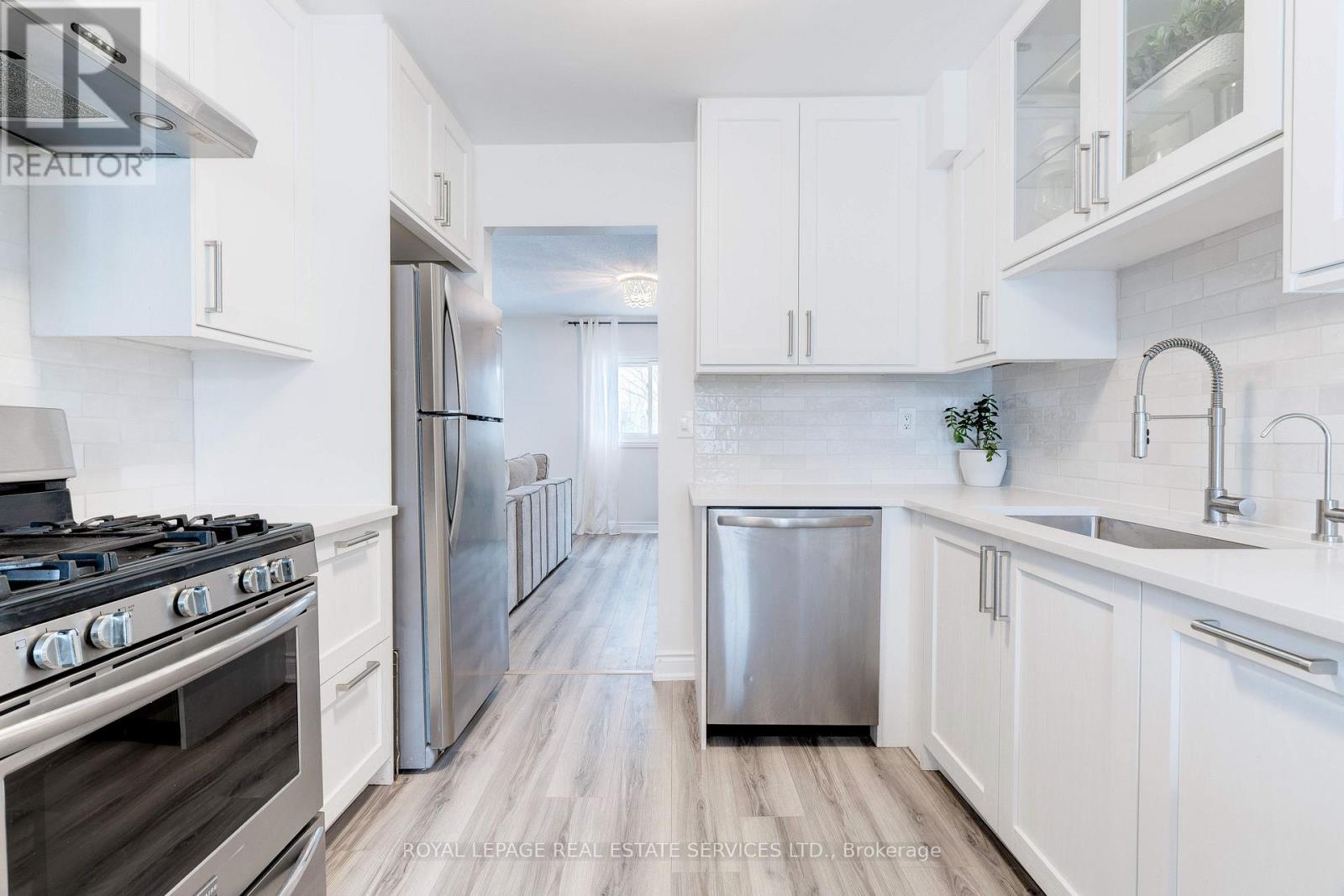 213 - 2110 Cleaver Avenue, Burlington, Ontario L7M 3Z3 - Photo 9 - W12639072