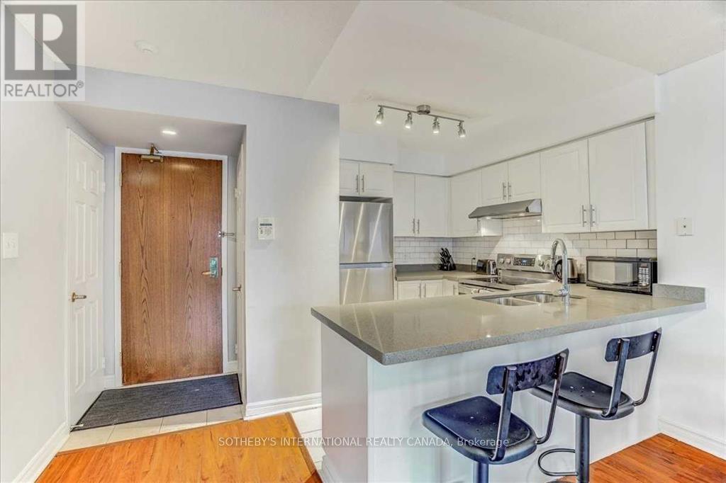 1506 - 156 Enfield Place, Mississauga, Ontario L5B 4L8 - Photo 10 - W12639082