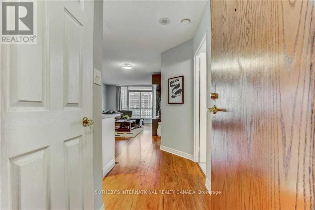 1506 - 156 Enfield Place, Mississauga, Ontario L5B 4L8 - Photo 5 - W12639082