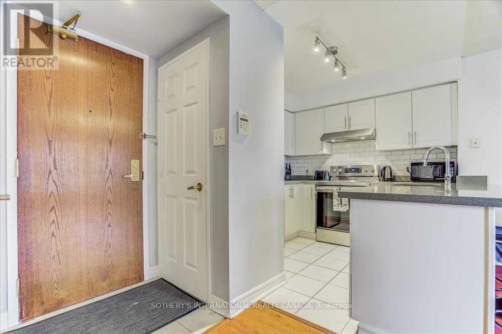 1506 - 156 Enfield Place, Mississauga, Ontario L5B 4L8 - Photo 7 - W12639082