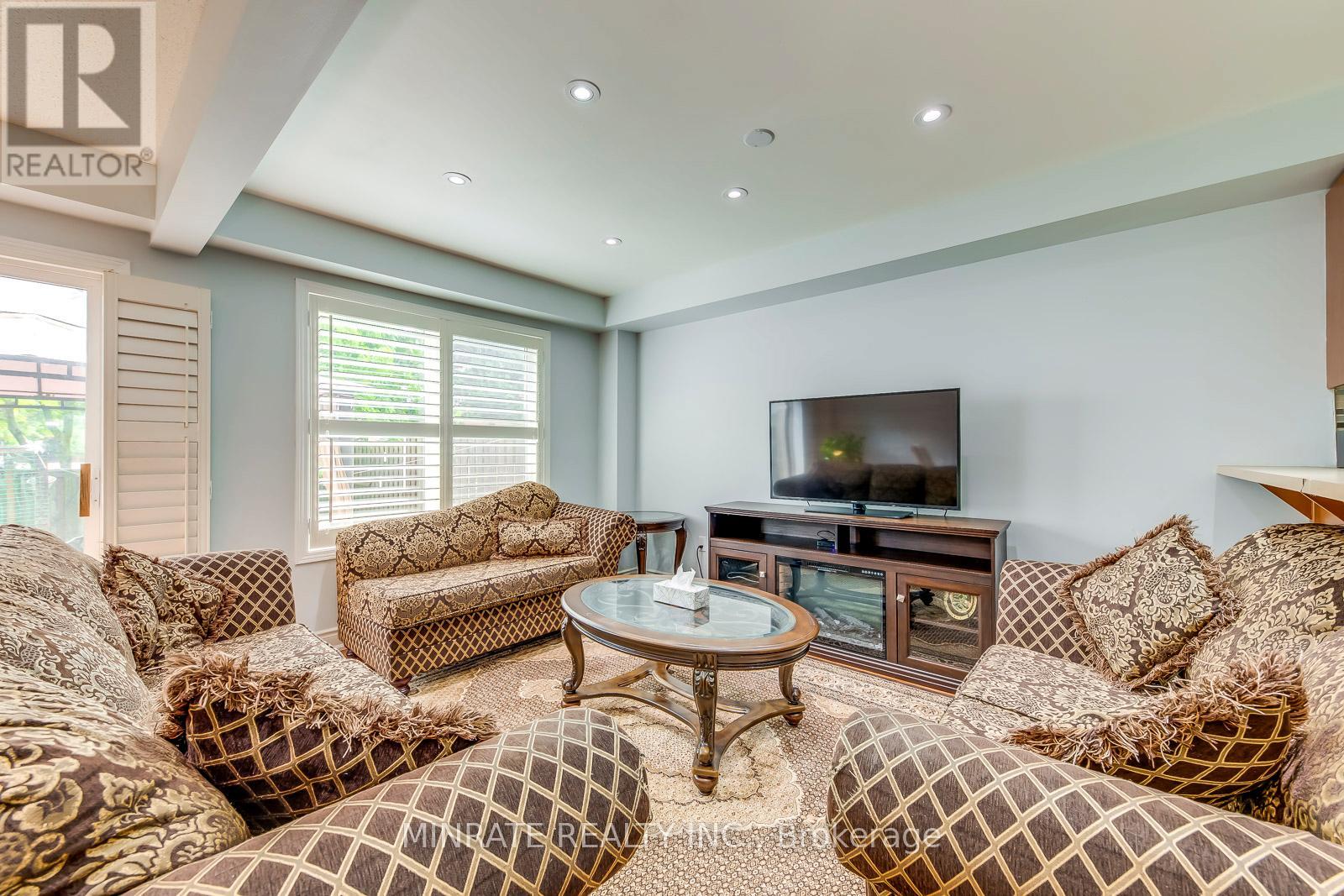 4084 Kryzan Drive, Burlington, Ontario  L7M 4Z5 - Photo 2 - W12639084