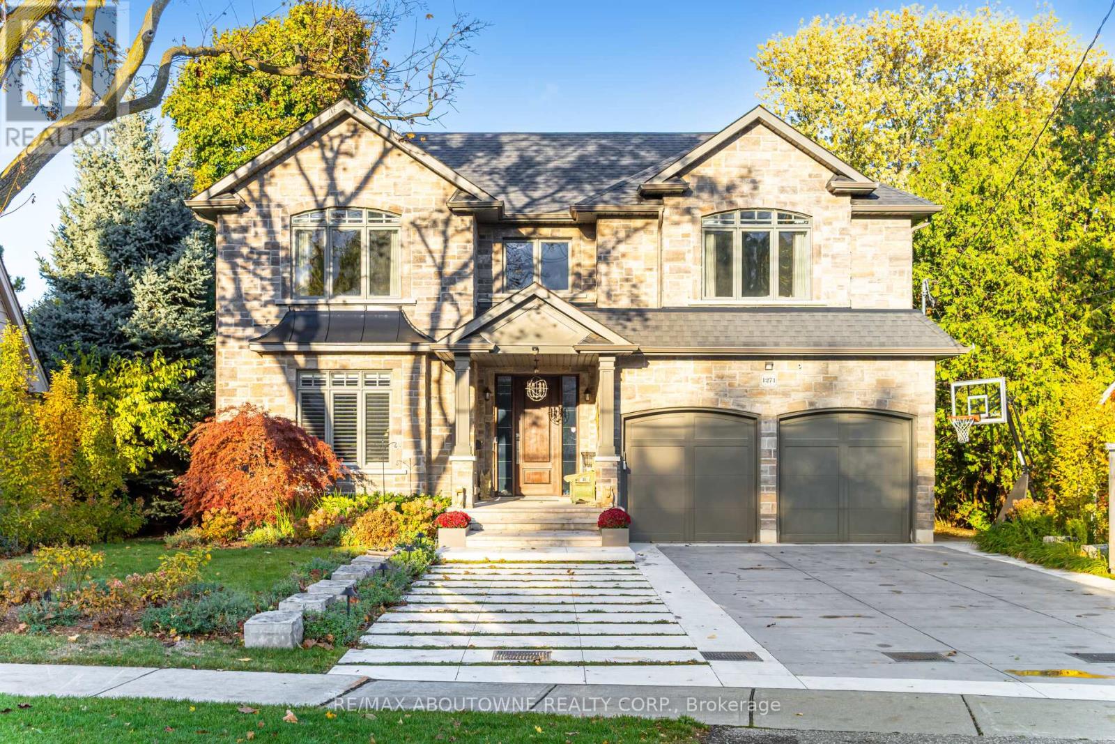 1271 Mineola Gardens, Mississauga, Ontario  L5G 3Y5 - Photo 2 - W12639148