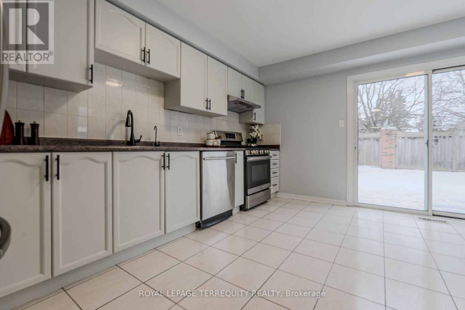 13 Southwell Place, Brampton, Ontario  L6Z 4S8 - Photo 13 - W12639152