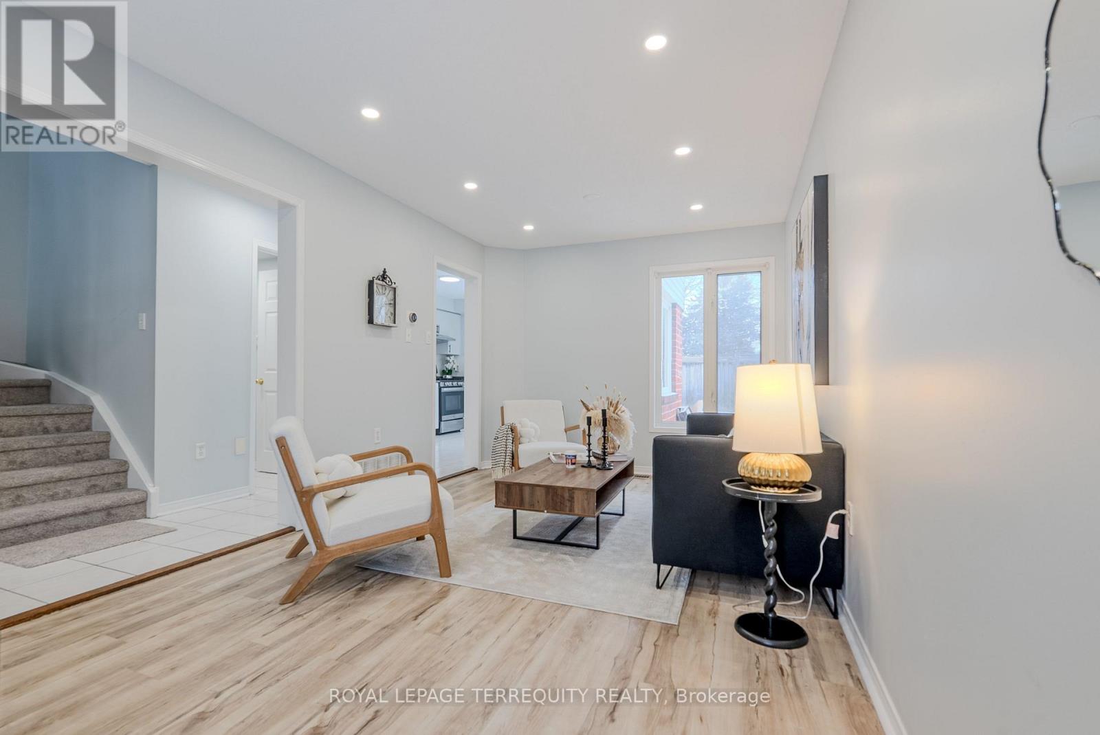 13 Southwell Place, Brampton, Ontario  L6Z 4S8 - Photo 4 - W12639152