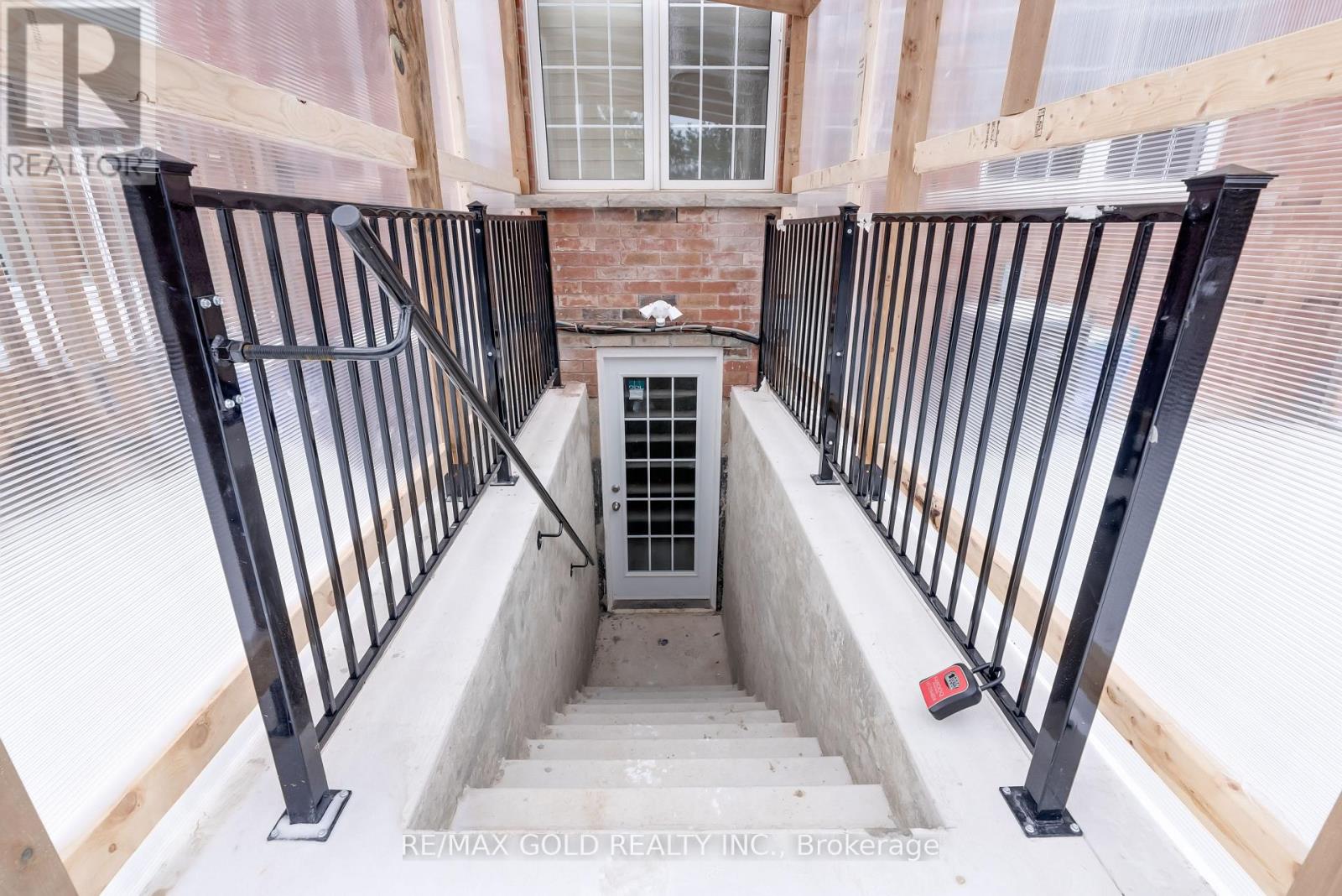 1081 Urell Way, Milton, Ontario L9T 8V5 - Photo 3 - W12639176