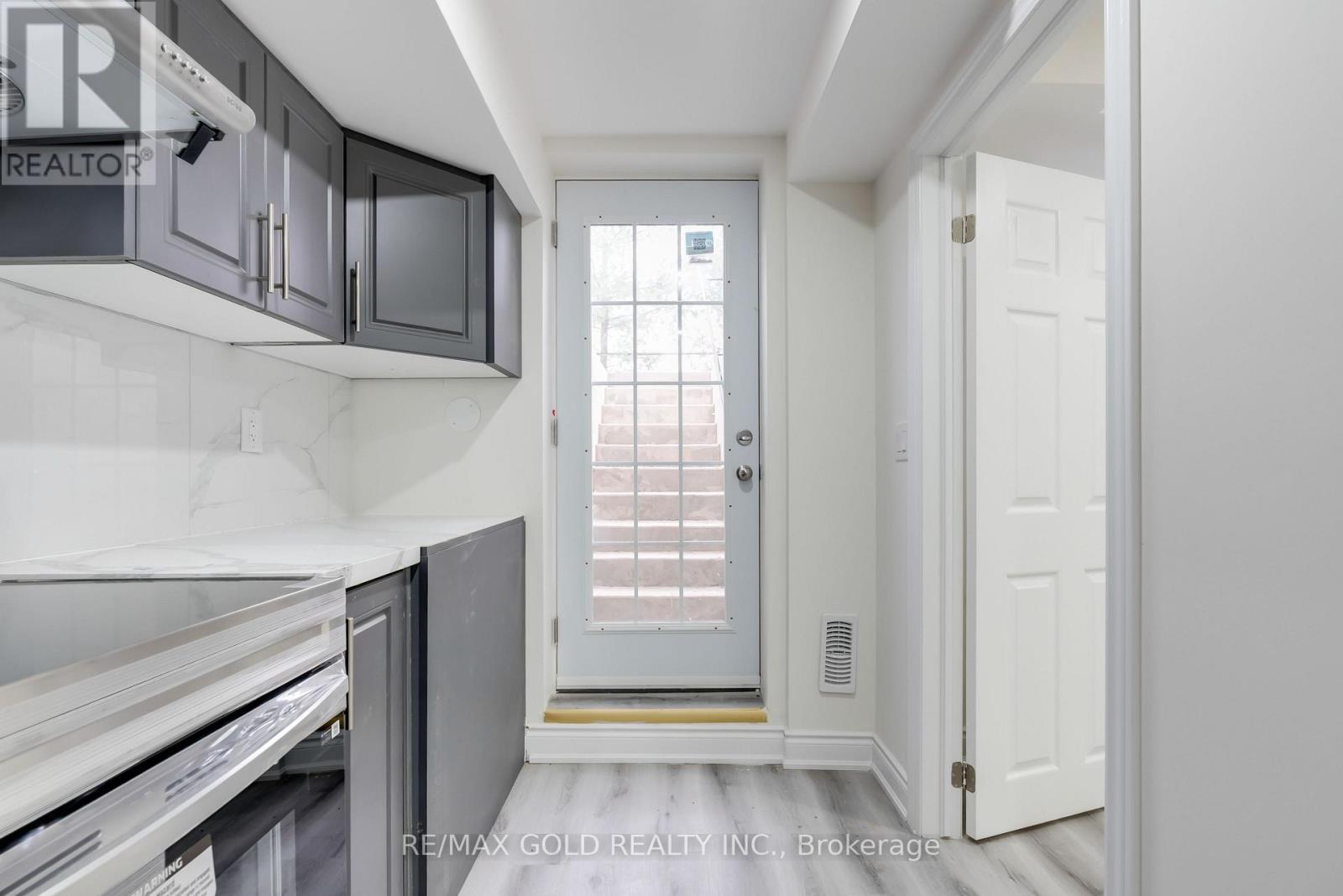 1081 Urell Way, Milton, Ontario L9T 8V5 - Photo 4 - W12639176