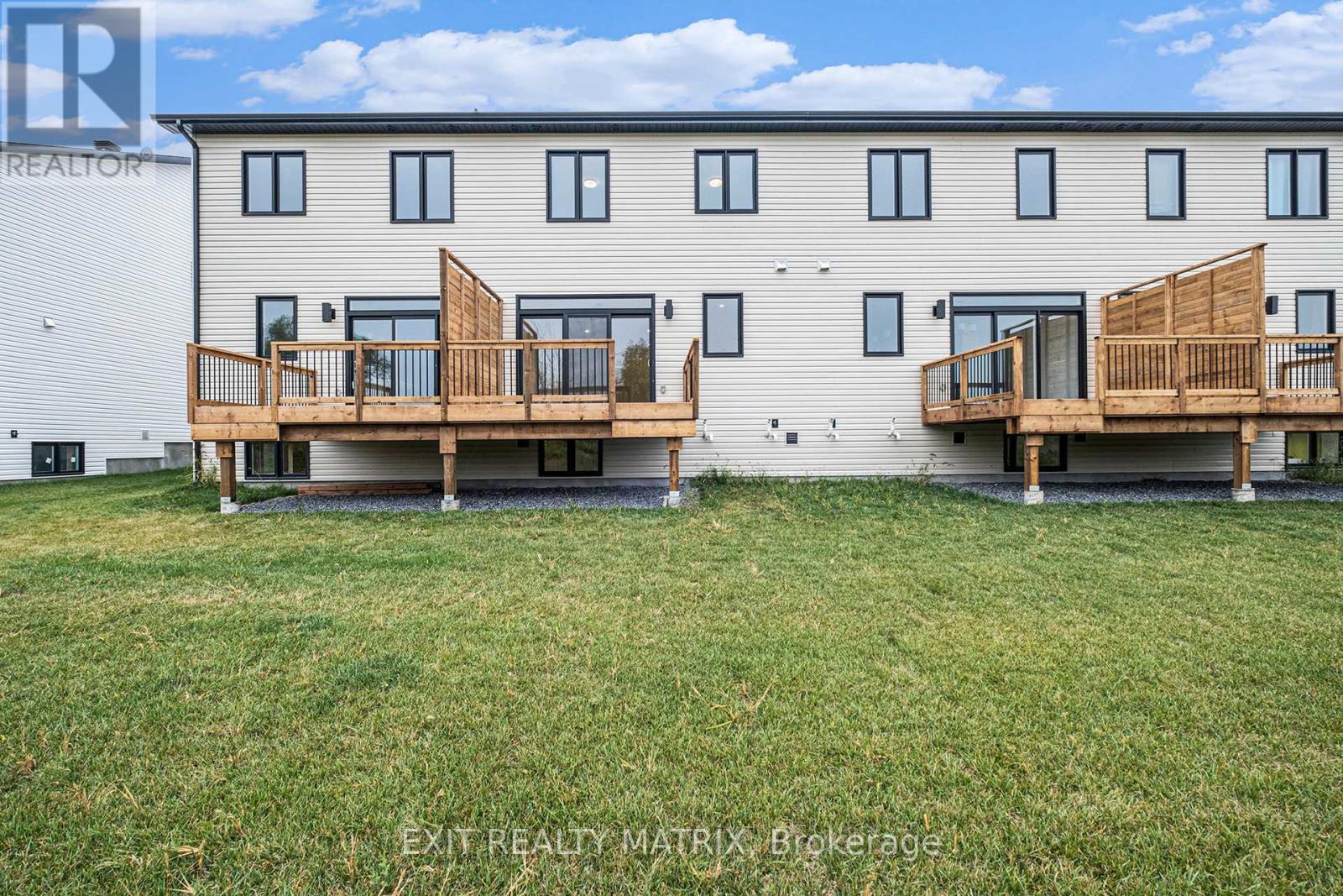 956 Cologne Street, Russell, Ontario K0A 1W0 - Photo 16 - X12453809