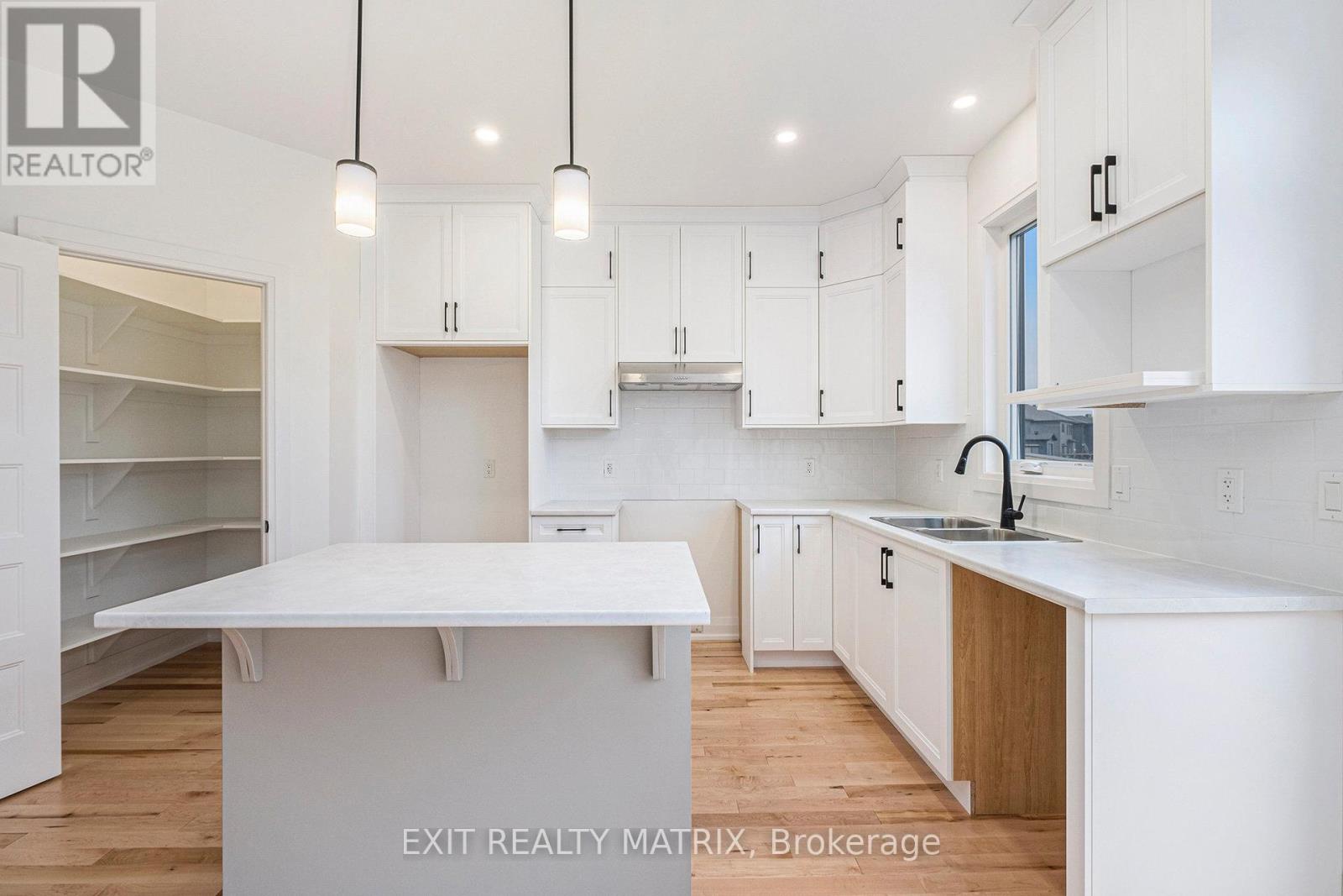 956 Cologne Street, Russell, Ontario K0A 1W0 - Photo 6 - X12453809