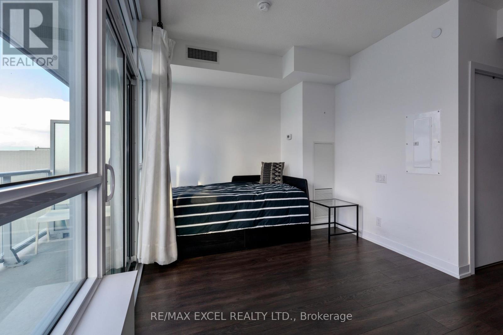 2304 - 365 Church Street, Toronto (Church-Yonge Corridor), Ontario  M5B 0B5 - Photo 5 - C12639174