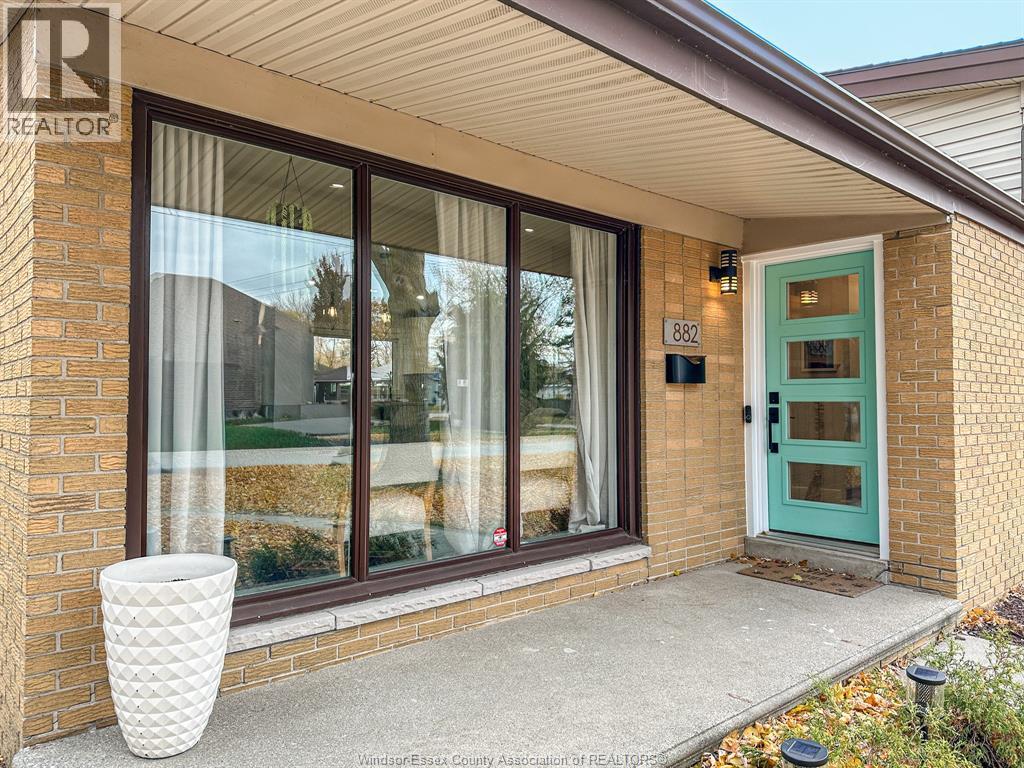 882 Westchester, Windsor, Ontario N8S 3Y7 - Photo 2 - 25031781