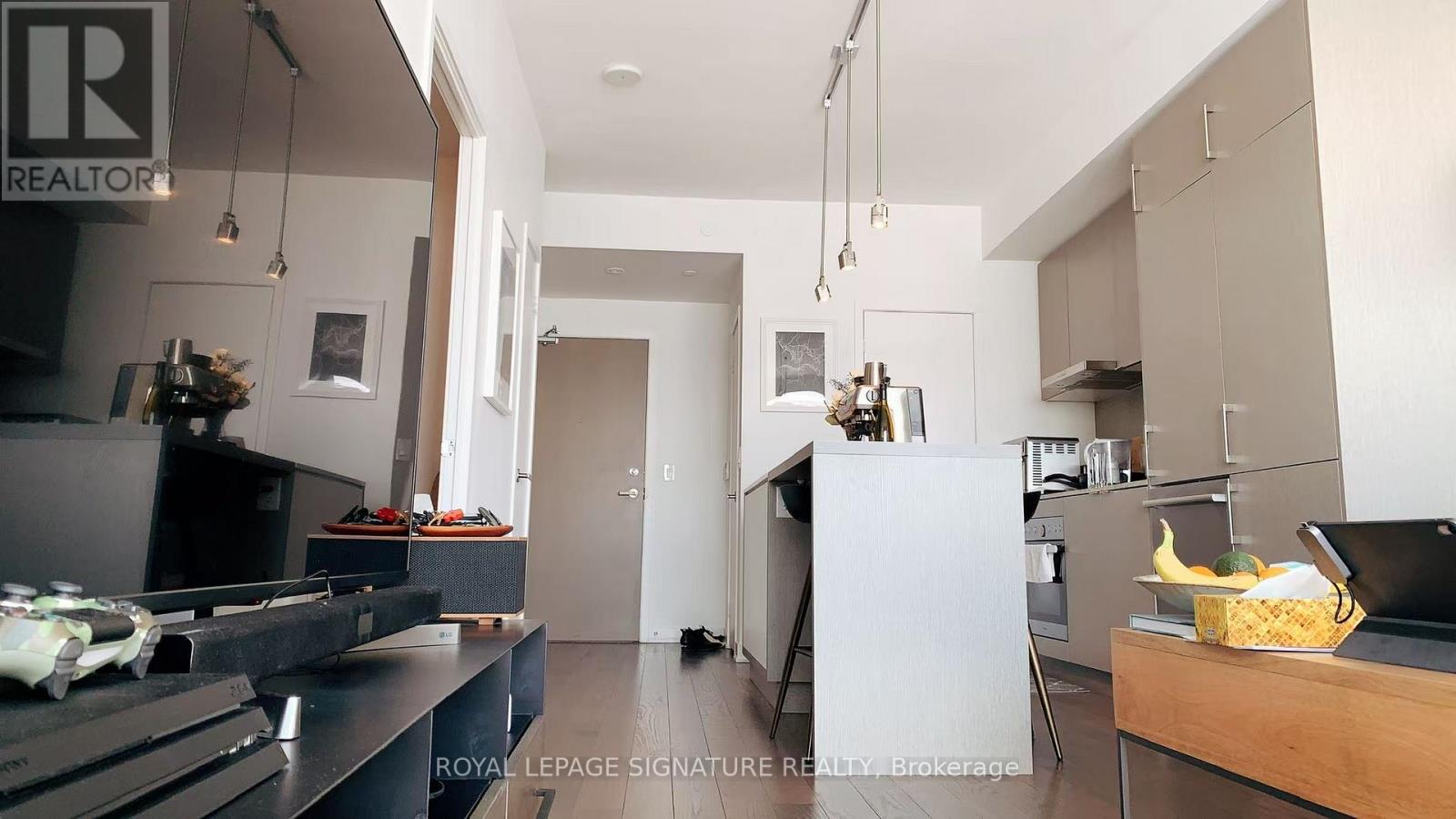 6109 - 100 Harbour Street, Toronto, Ontario  M5J 0B5 - Photo 2 - C12639212