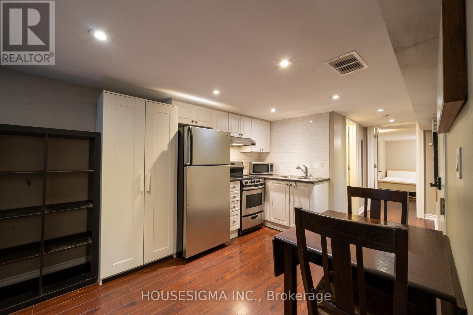 C - 52 STANLEY TERRACE, Toronto, Ontario