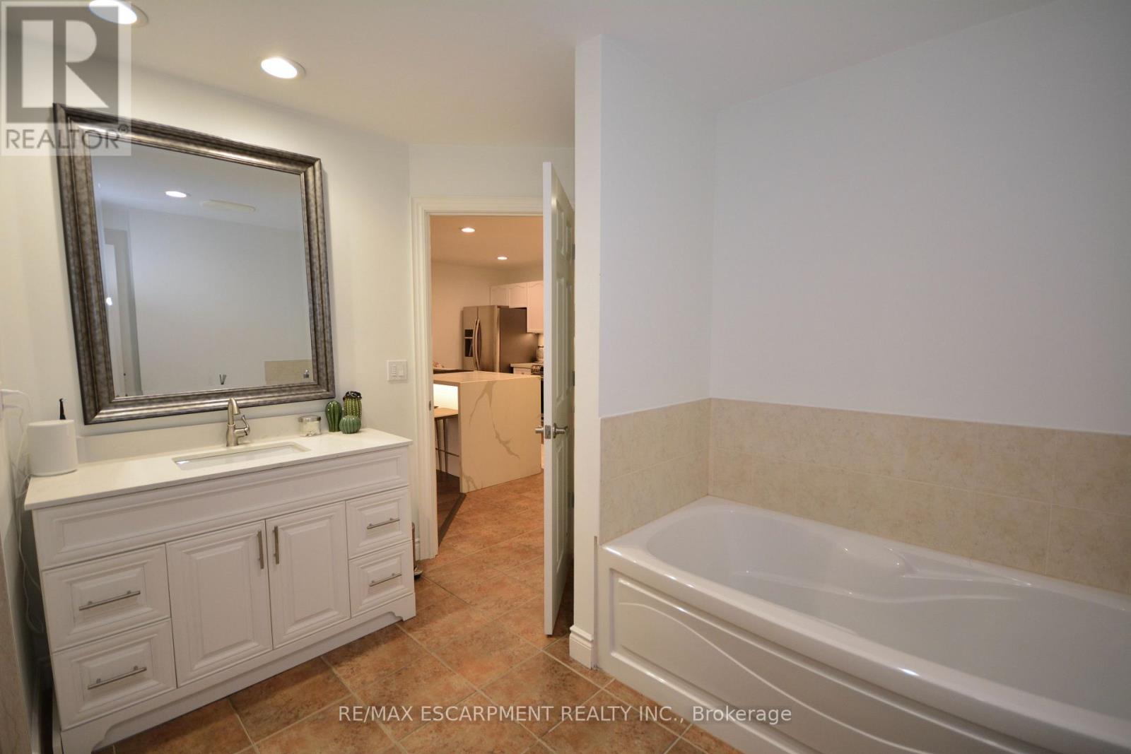 510 - 399 Elizabeth Street, Burlington, Ontario  L7R 0A4 - Photo 16 - W12638992