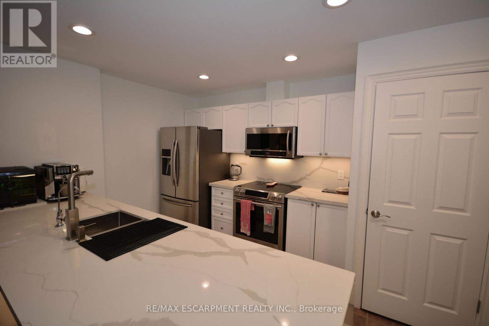 510 - 399 Elizabeth Street, Burlington, Ontario  L7R 0A4 - Photo 5 - W12638992