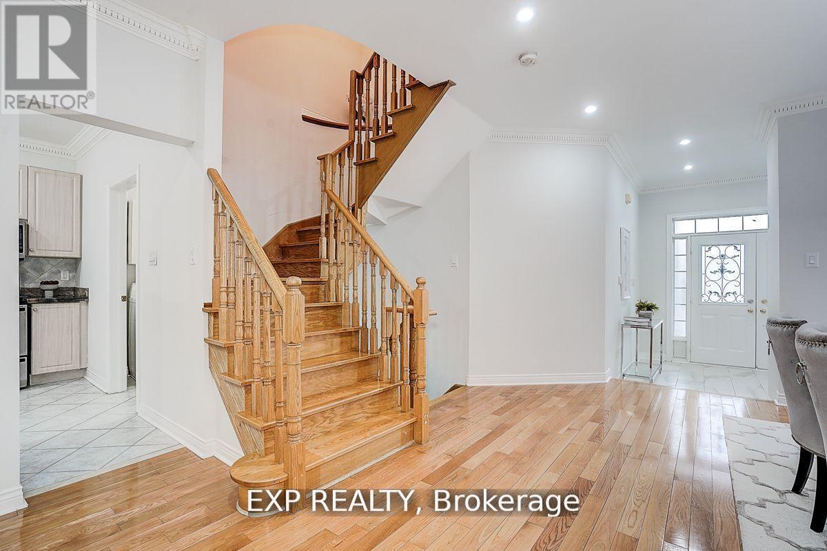 12 Tormina Court, Markham, Ontario  L3S 4R2 - Photo 9 - N12639204