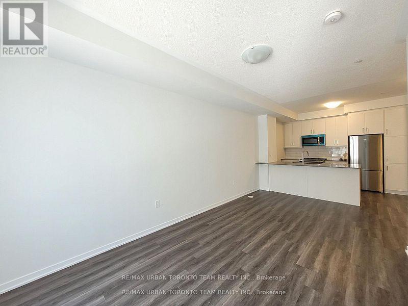 Th 165 - 151 Honeycrisp Crescent, Vaughan, Ontario  L4K 0N7 - Photo 3 - N12639256