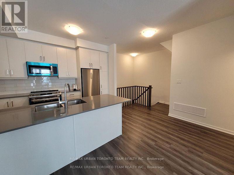 Th 165 - 151 Honeycrisp Crescent, Vaughan, Ontario  L4K 0N7 - Photo 5 - N12639256