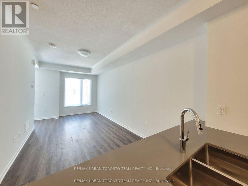 Th 165 - 151 Honeycrisp Crescent, Vaughan, Ontario  L4K 0N7 - Photo 6 - N12639256