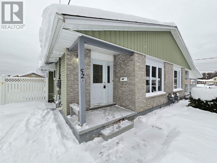 52a London Cres, Elliot Lake, Ontario P5A 2P6 - Photo 3 - SM253423