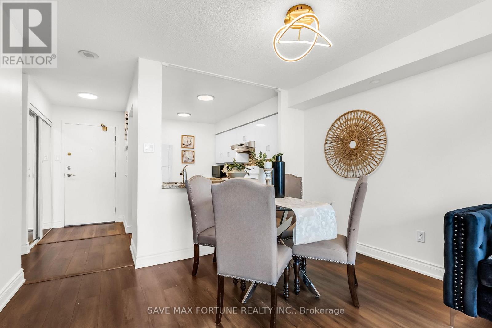 1006 - 330 Rathburn Road W, Mississauga, Ontario  L5B 3Y1 - Photo 11 - W12639224