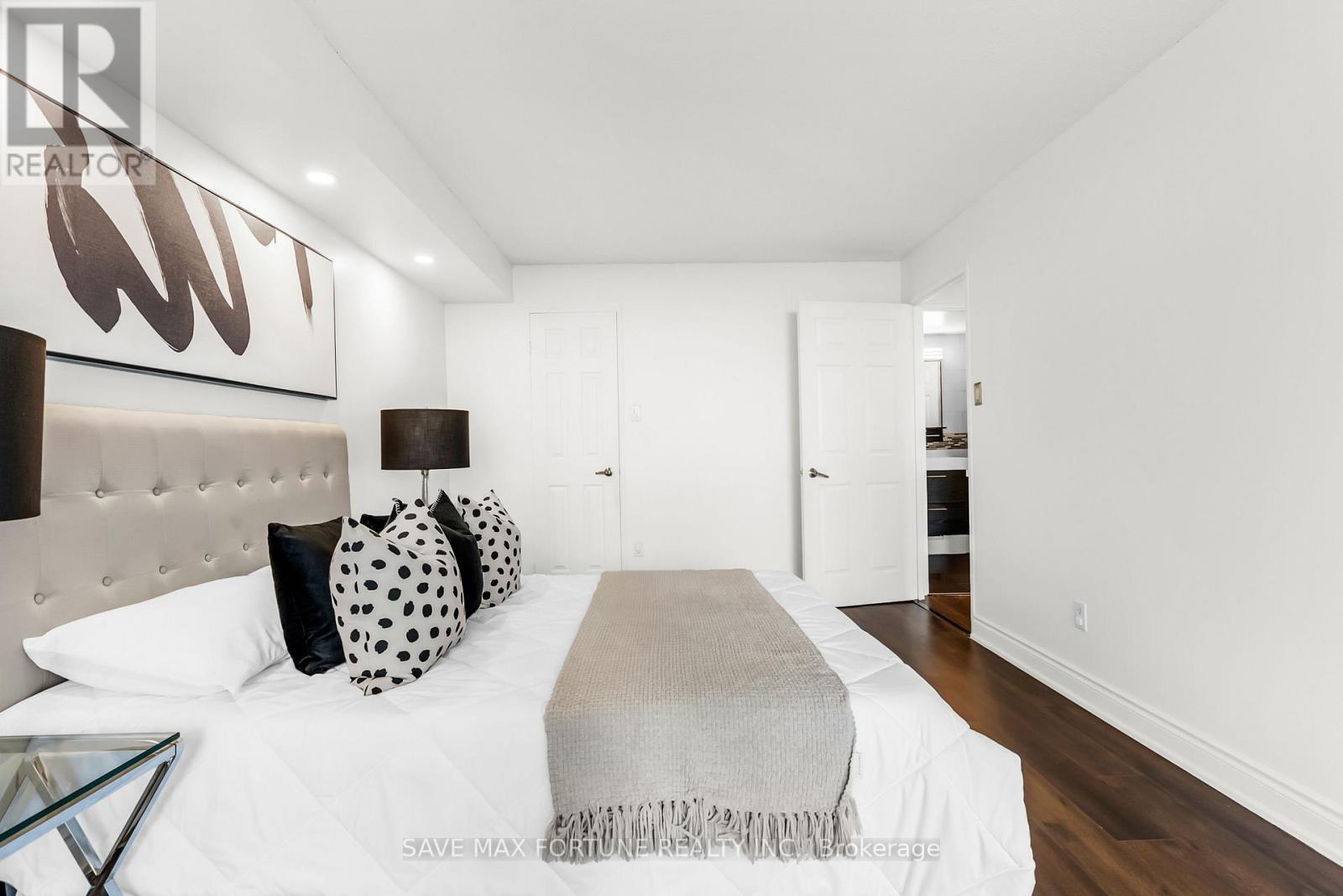 1006 - 330 Rathburn Road W, Mississauga, Ontario  L5B 3Y1 - Photo 24 - W12639224