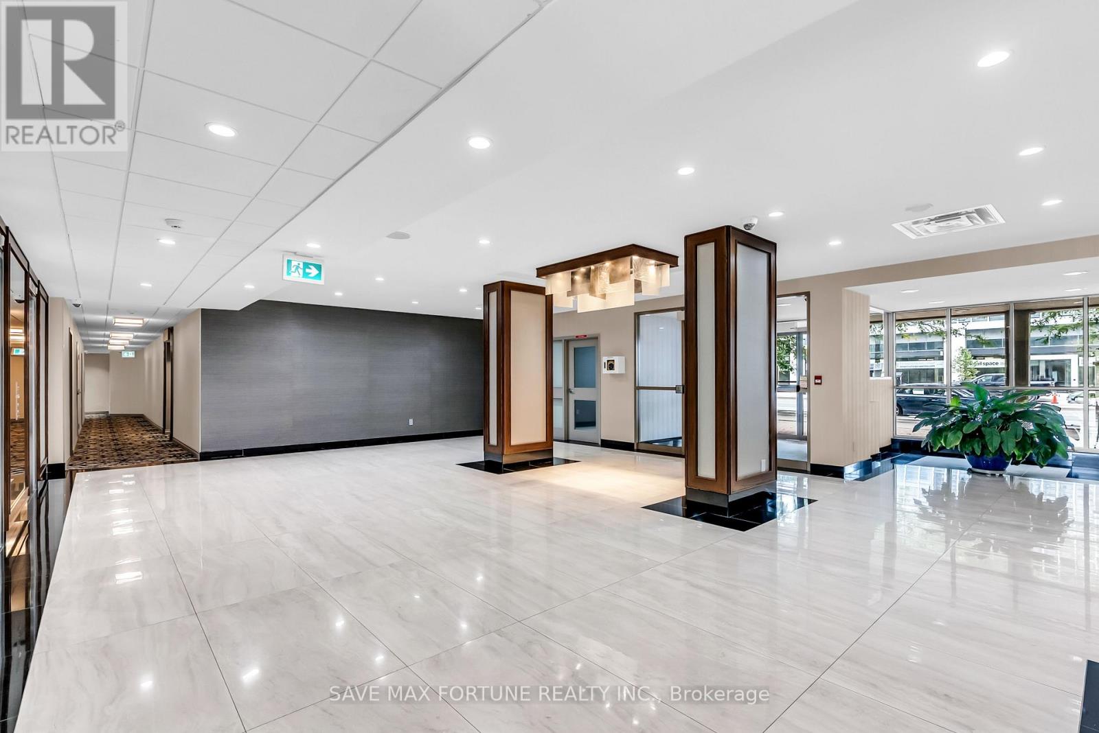 1006 - 330 Rathburn Road W, Mississauga, Ontario  L5B 3Y1 - Photo 5 - W12639224