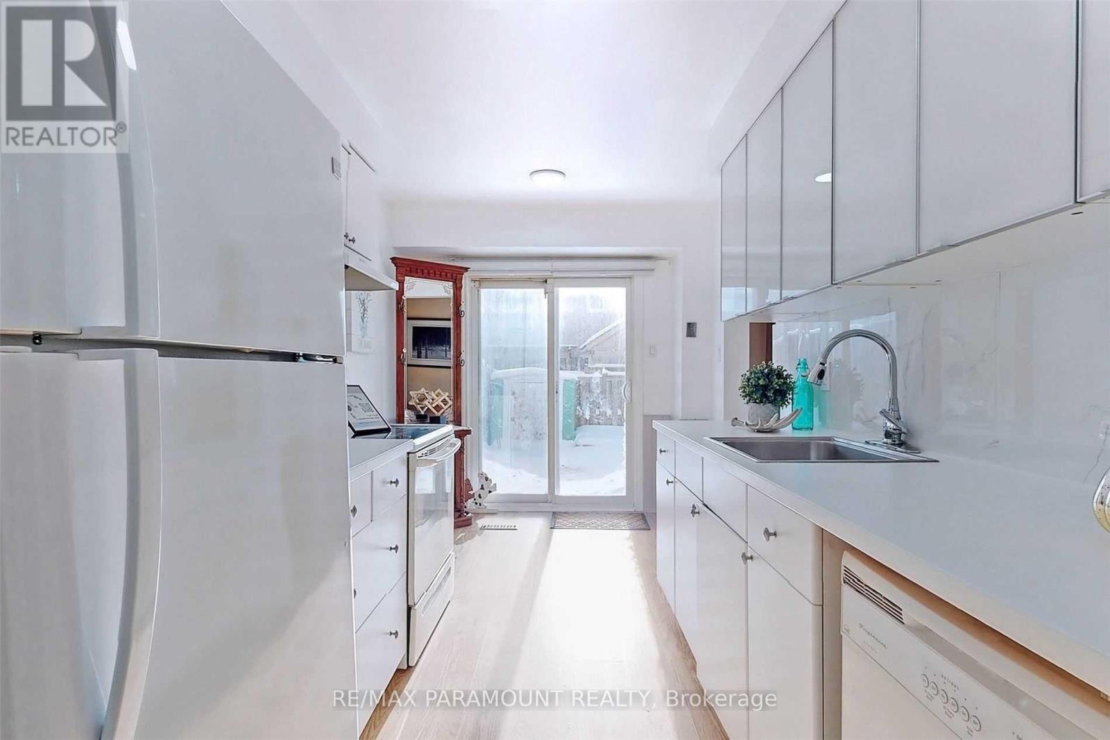 57 Royal Salisbury Way, Brampton, Ontario  L6V 3J3 - Photo 10 - W12639226