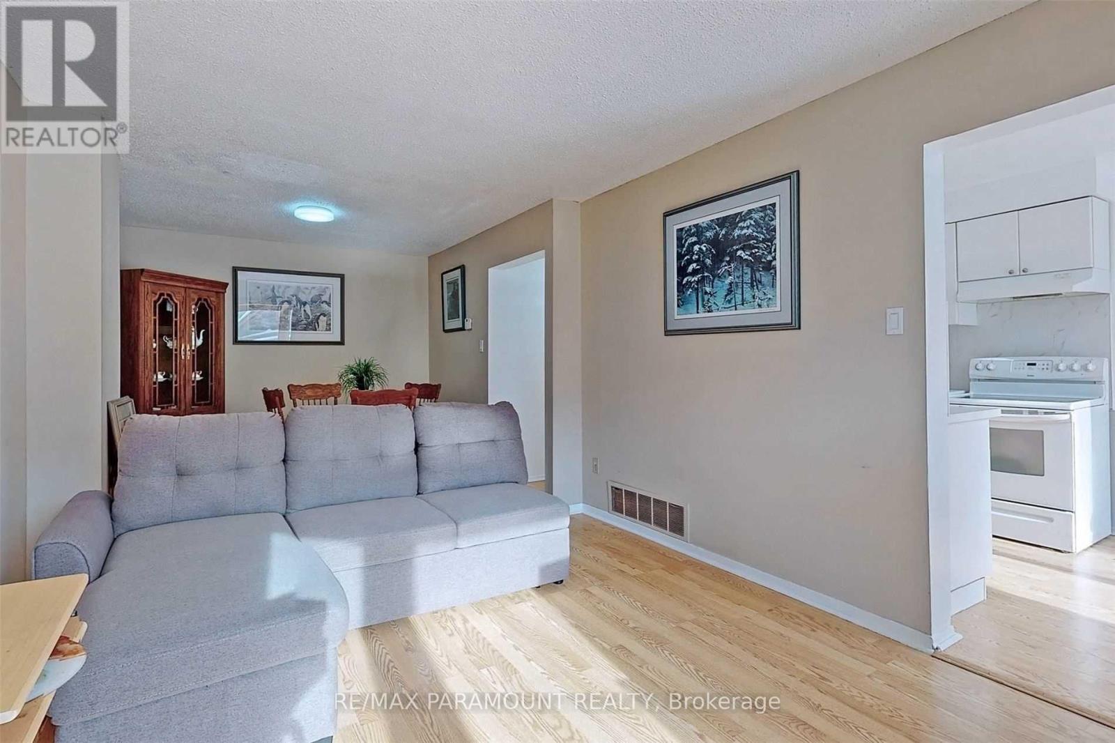 57 Royal Salisbury Way, Brampton, Ontario  L6V 3J3 - Photo 6 - W12639226