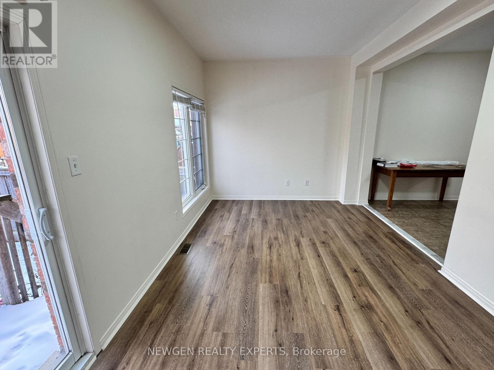 594 Courtney Valley Road, Mississauga, Ontario  L5V 0C2 - Photo 10 - W12639232