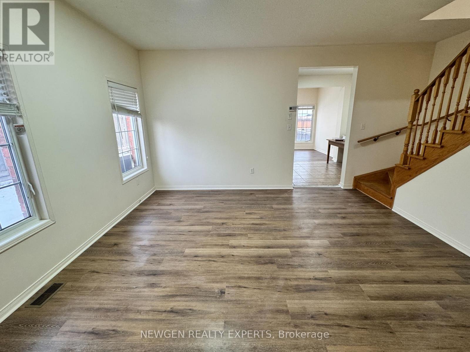 594 Courtney Valley Road, Mississauga, Ontario  L5V 0C2 - Photo 11 - W12639232