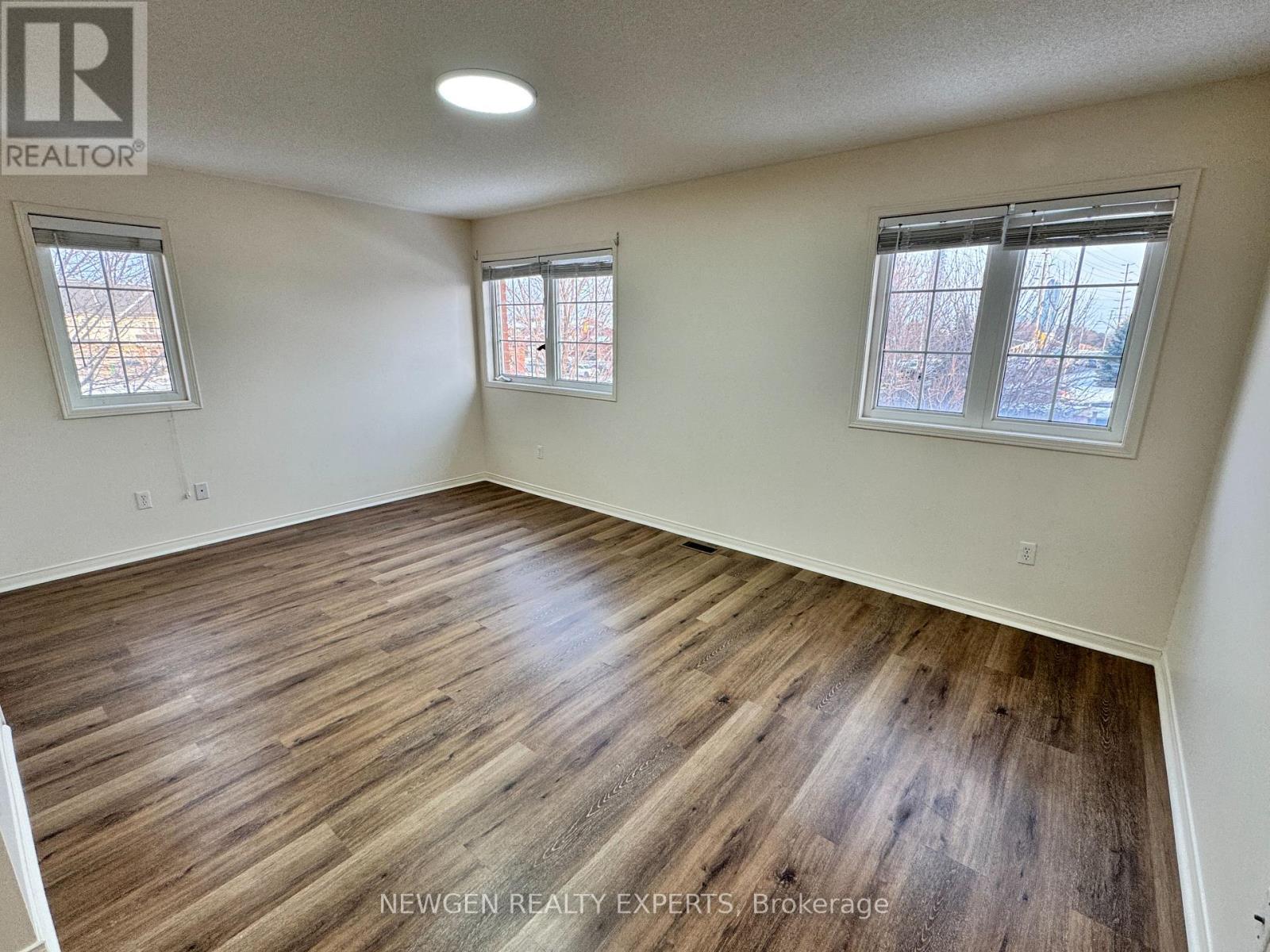 594 Courtney Valley Road, Mississauga, Ontario  L5V 0C2 - Photo 12 - W12639232