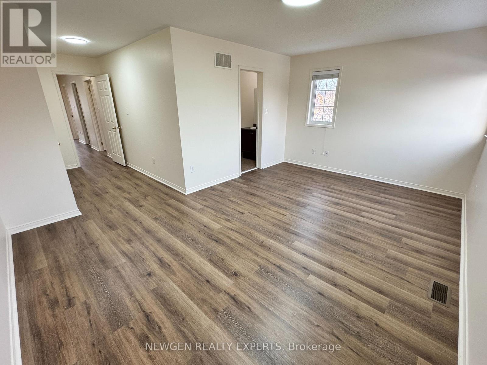 594 Courtney Valley Road, Mississauga, Ontario  L5V 0C2 - Photo 13 - W12639232