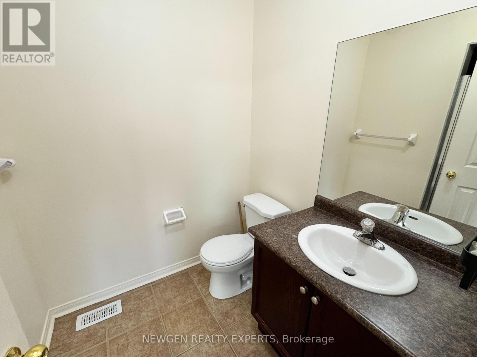 594 Courtney Valley Road, Mississauga, Ontario  L5V 0C2 - Photo 14 - W12639232