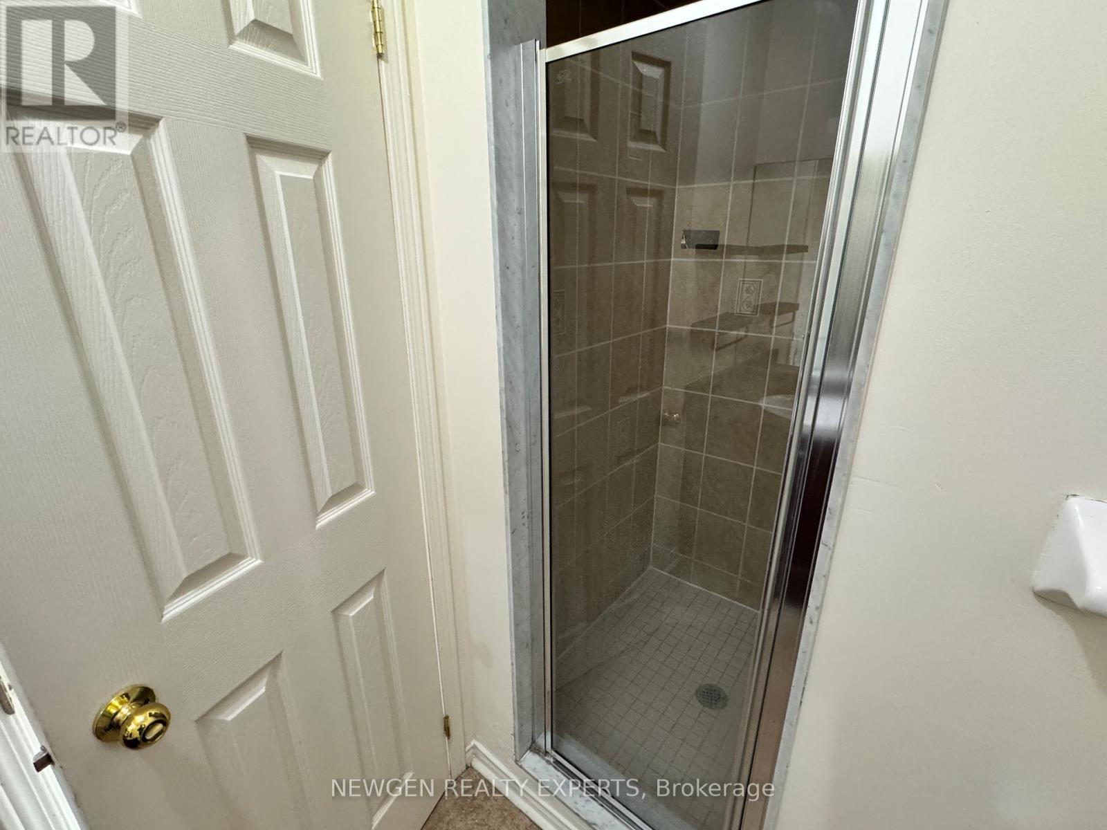 594 Courtney Valley Road, Mississauga, Ontario  L5V 0C2 - Photo 15 - W12639232