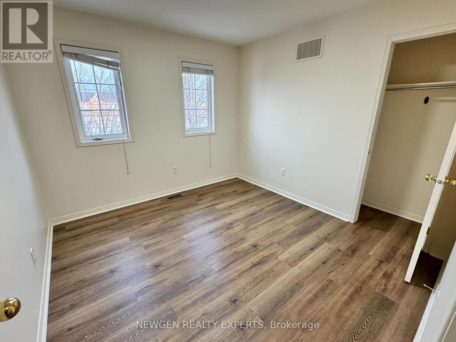 594 Courtney Valley Road, Mississauga, Ontario  L5V 0C2 - Photo 17 - W12639232