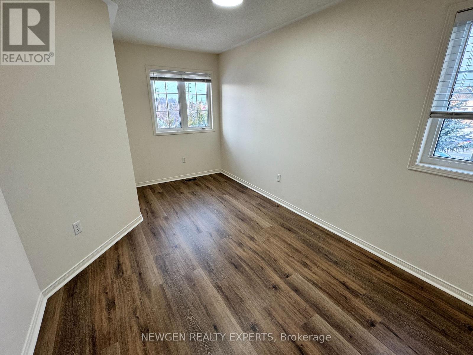 594 Courtney Valley Road, Mississauga, Ontario  L5V 0C2 - Photo 18 - W12639232