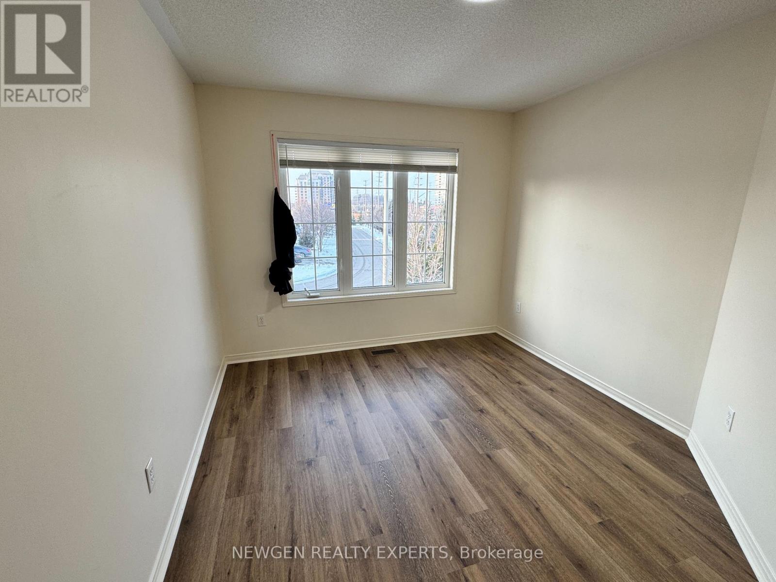 594 Courtney Valley Road, Mississauga, Ontario  L5V 0C2 - Photo 19 - W12639232