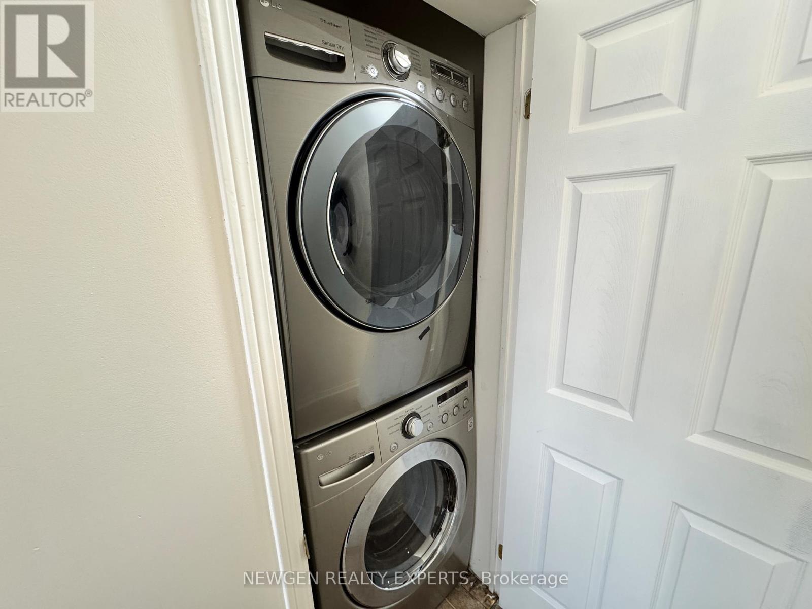 594 Courtney Valley Road, Mississauga, Ontario  L5V 0C2 - Photo 20 - W12639232