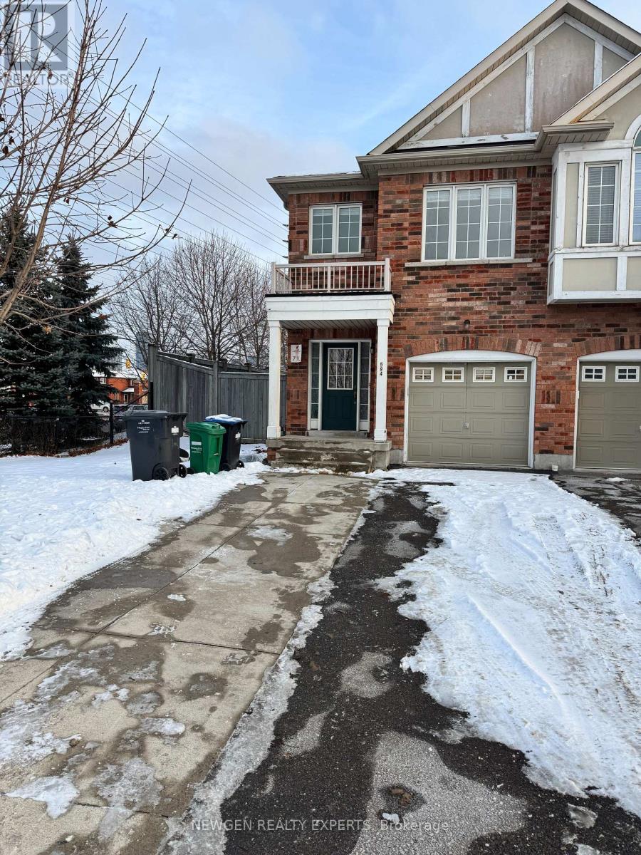 594 Courtney Valley Road, Mississauga, Ontario  L5V 0C2 - Photo 3 - W12639232