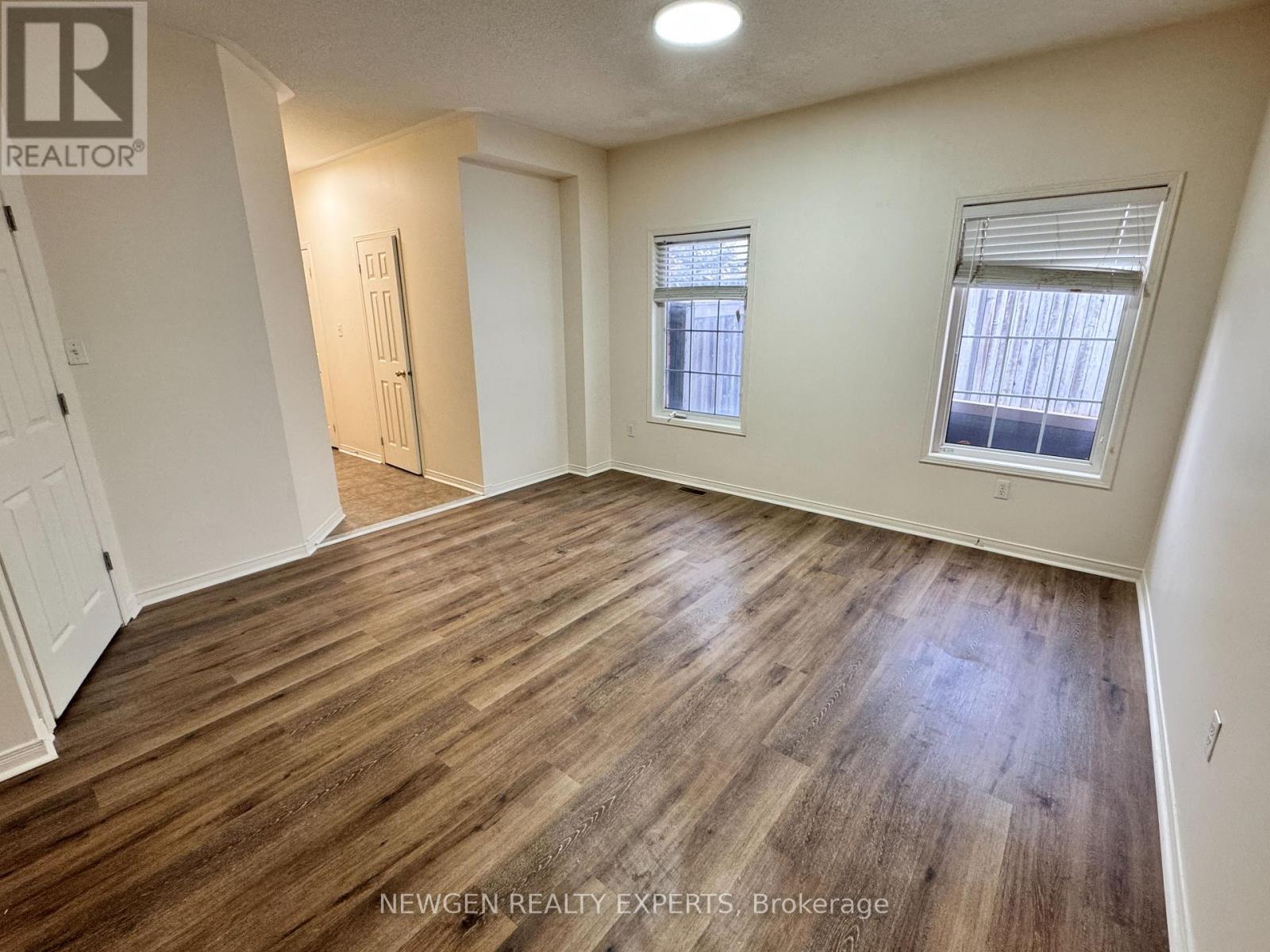 594 Courtney Valley Road, Mississauga, Ontario  L5V 0C2 - Photo 6 - W12639232