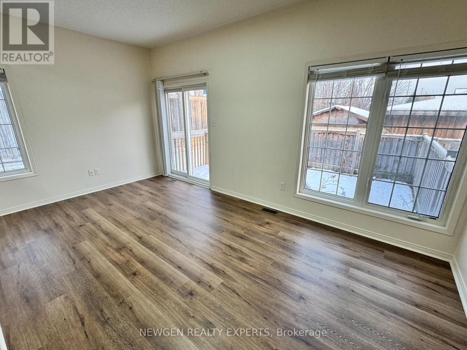 594 Courtney Valley Road, Mississauga, Ontario  L5V 0C2 - Photo 9 - W12639232