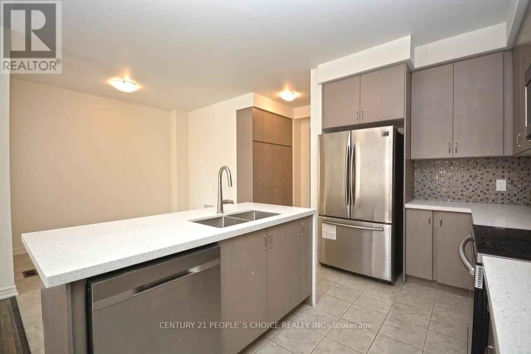 66 Holbrook Court, Milton, Ontario  L9E 1J1 - Photo 4 - W12639240