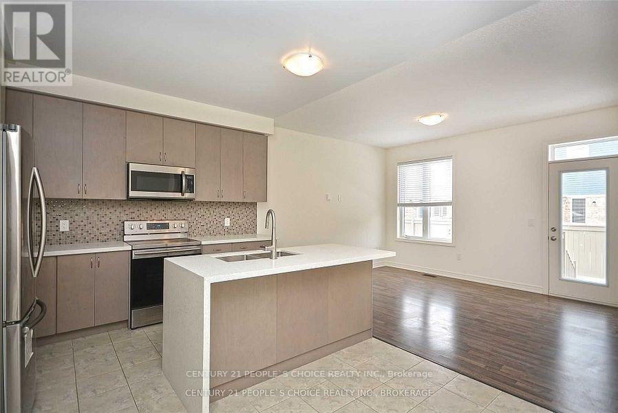 66 Holbrook Court, Milton, Ontario  L9E 1J1 - Photo 6 - W12639240