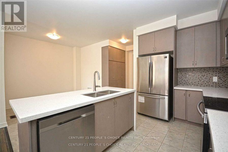 66 Holbrook Court, Milton, Ontario  L9E 1J1 - Photo 8 - W12639240