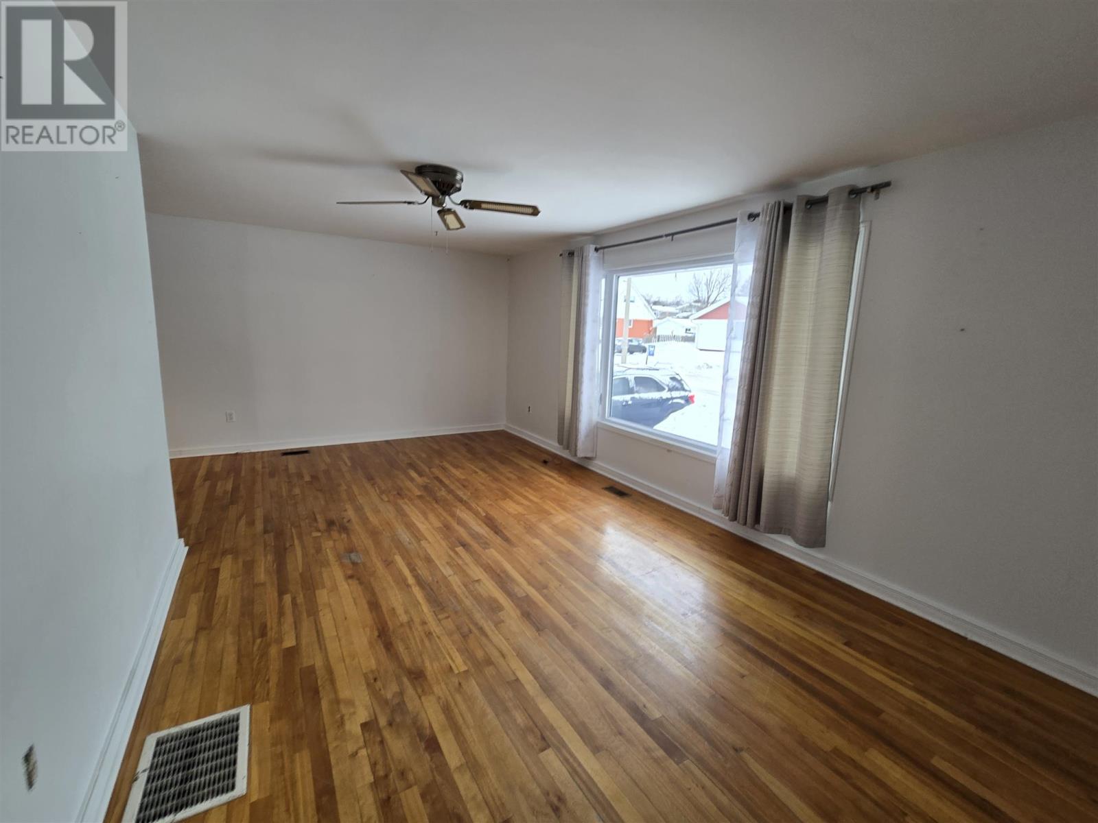 255 Mississauga Ave, Elliot Lake, Ontario  P5A 1E8 - Photo 8 - SM253499